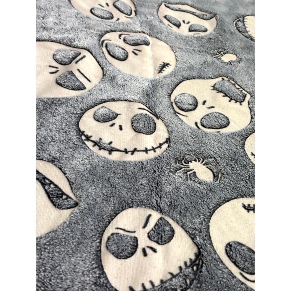 The Nightmare Before Christmas Faces Glow-In-The-Dark Soft Throw Blanket - Picture 4 of 13